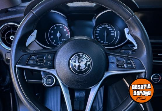 Autos - Alfa Romeo STELVIO 2019 Nafta 102500Km - En Venta