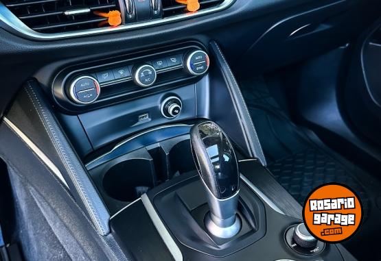 Autos - Alfa Romeo STELVIO 2019 Nafta 102500Km - En Venta