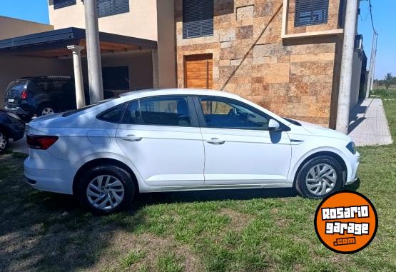 Autos - Volkswagen VIRTUS TRENDLINE 2018 Nafta 100000Km - En Venta