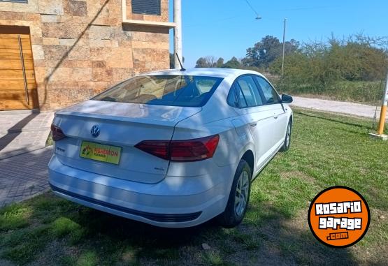 Autos - Volkswagen VIRTUS TRENDLINE 2018 Nafta 100000Km - En Venta