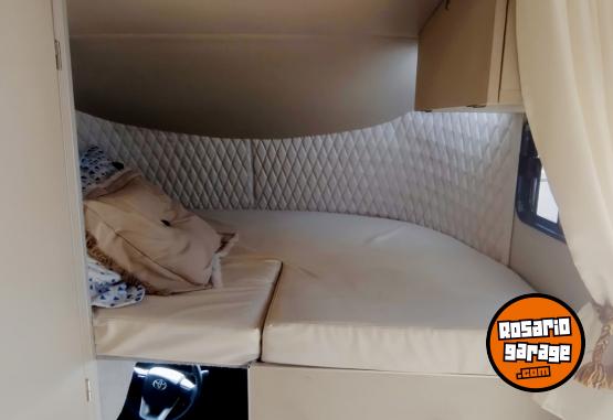 Camionetas - Toyota Hilux 4x4 2024 Diesel 9000Km - En Venta