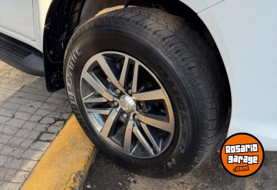 Camionetas - Toyota Hilux SRX 2.8 2018 Diesel 71000Km - En Venta