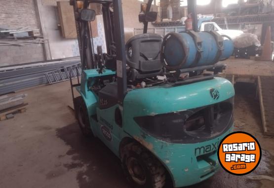 Camiones y Grúas - Autoelevador Maximal 2.5 - En Venta