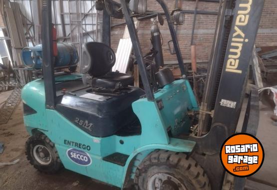 Camiones y Grúas - Autoelevador Maximal 2.5 - En Venta