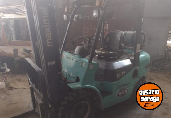Camiones y Grúas - Autoelevador Maximal 2.5 - En Venta