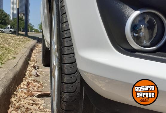 Autos - Ford Fiesta Kinetic SE MT 2017 Nafta 86500Km - En Venta