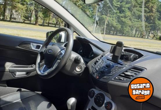Autos - Ford Fiesta Kinetic SE MT 2017 Nafta 86500Km - En Venta