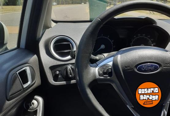 Autos - Ford Fiesta Kinetic SE MT 2017 Nafta 86500Km - En Venta