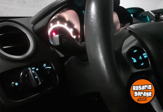 Autos - Ford Fiesta Kinetic SE MT 2017 Nafta 86500Km - En Venta