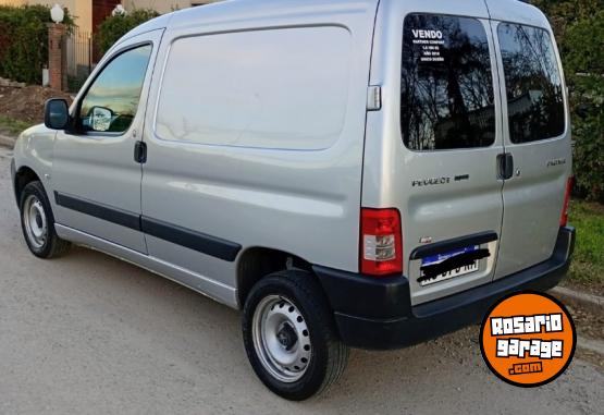 Autos - Peugeot Partner confort furgon 2018 Diesel 117000Km - En Venta