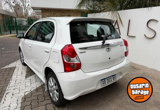 Autos - Toyota Etios 2017 Nafta 80000Km - En Venta