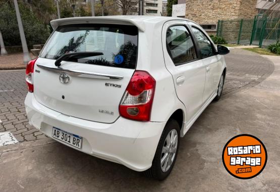 Autos - Toyota Etios 2017 Nafta 80000Km - En Venta