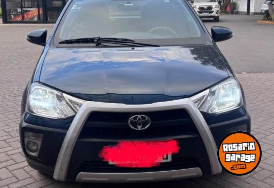 Autos - Toyota Etios Cross 2016 Nafta 80000Km - En Venta