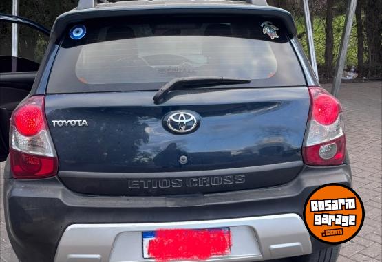 Autos - Toyota Etios Cross 2016 Nafta 80000Km - En Venta