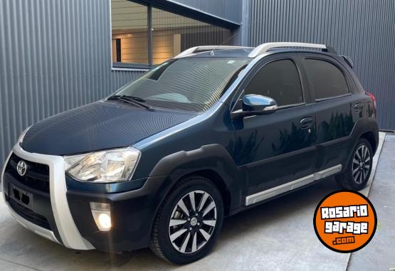 Autos - Toyota Etios Cross 2016 Nafta 80000Km - En Venta