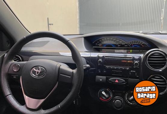 Autos - Toyota Etios Cross 2016 Nafta 80000Km - En Venta