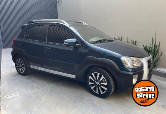 Autos - Toyota Etios Cross 2016 Nafta 80000Km - En Venta
