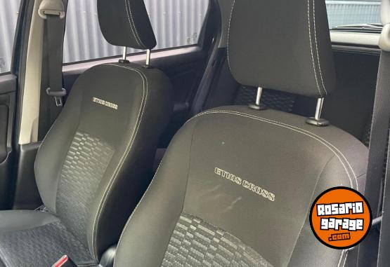 Autos - Toyota Etios Cross 2016 Nafta 80000Km - En Venta