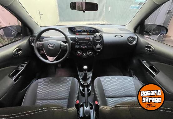 Autos - Toyota Etios Cross 2016 Nafta 80000Km - En Venta