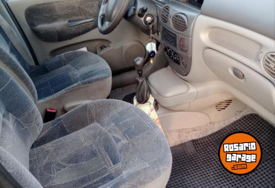 Autos - Renault Confort 2010 Nafta 267000Km - En Venta