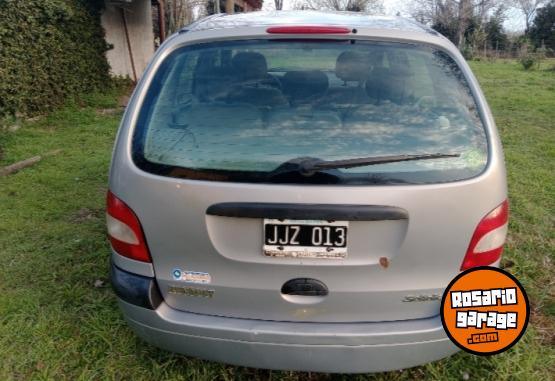 Autos - Renault Confort 2010 Nafta 267000Km - En Venta