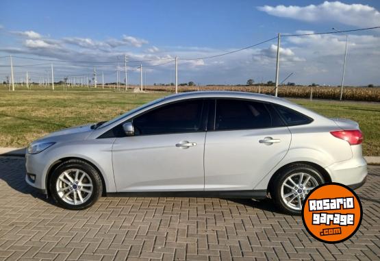 Autos - Ford Focus 2016 GNC 140000Km - En Venta