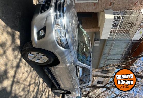 Camionetas - Toyota Hilux srv 2016 Diesel 61000Km - En Venta