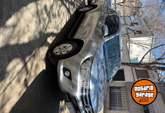 Camionetas - Toyota Hilux srv 2016 Diesel 61000Km - En Venta