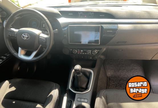 Camionetas - Toyota Hilux srv 2016 Diesel 61000Km - En Venta