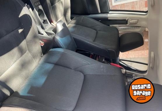 Camionetas - Toyota Hilux srv 2016 Diesel 61000Km - En Venta