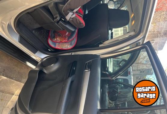 Camionetas - Toyota Hilux srv 2016 Diesel 61000Km - En Venta