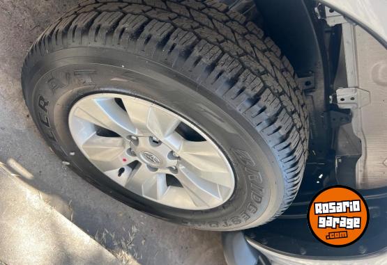 Camionetas - Toyota Hilux srv 2016 Diesel 61000Km - En Venta