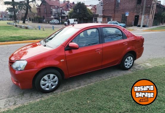 Autos - Toyota Etios 2014 Nafta 107000Km - En Venta