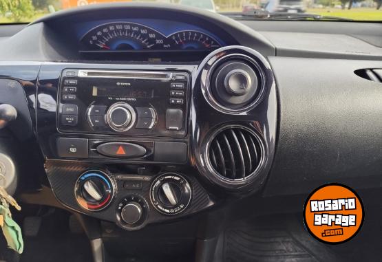 Autos - Toyota Etios 2014 Nafta 107000Km - En Venta