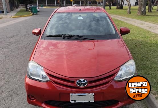 Autos - Toyota Etios 2014 Nafta 107000Km - En Venta