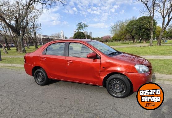 Autos - Toyota Etios 2014 Nafta 107000Km - En Venta
