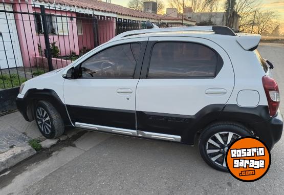 Autos - Toyota Etios Cross 2015 Nafta 139500Km - En Venta