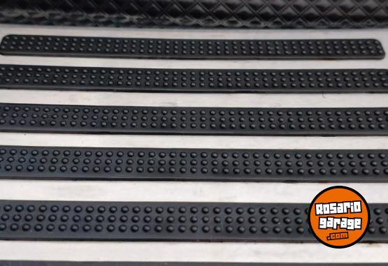 Accesorios para Autos - ALFOMBRAS TERMOFORMADAS ZIEL TECHNOLOGY CHEVROLET CRUZE - En Venta