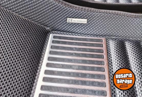 Accesorios para Autos - ALFOMBRAS TERMOFORMADAS ZIEL TECHNOLOGY CHEVROLET CRUZE - En Venta