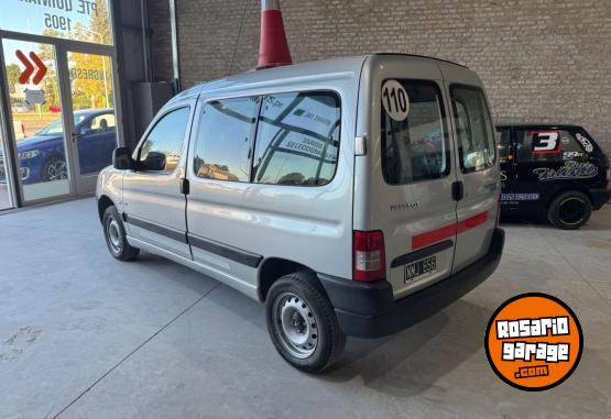 Utilitarios - Peugeot PARTNER FURGON MIXTA 2014 Diesel 240000Km - En Venta