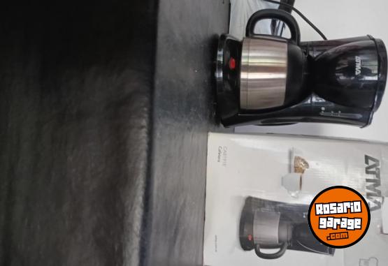 Hogar - CAFETERA ELÉCTRICA CON JARRA TERMICA "ATMA" - En Venta
