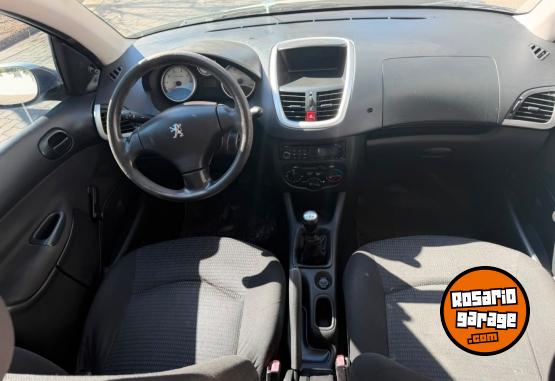 Autos - Peugeot 207 Active 2014 Nafta 130000Km - En Venta