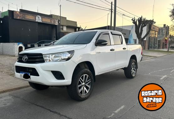 Camionetas - Toyota Hilux D\Cab 4x4 2016 Diesel 200000Km - En Venta