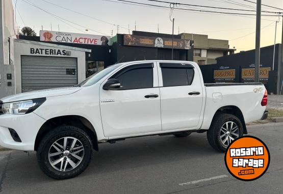 Camionetas - Toyota Hilux D\Cab 4x4 2016 Diesel 200000Km - En Venta