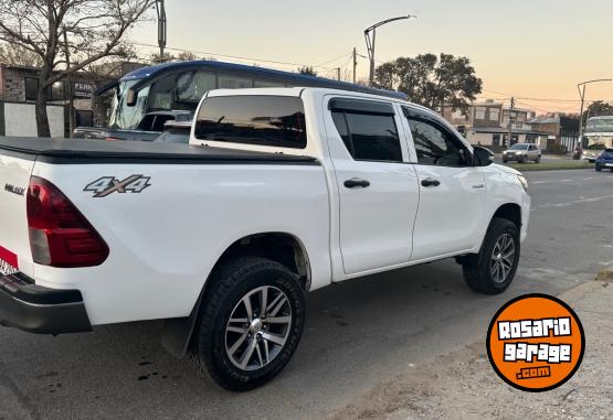Camionetas - Toyota Hilux D\Cab 4x4 2016 Diesel 200000Km - En Venta