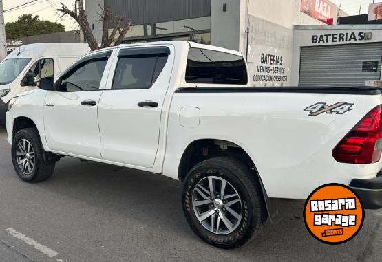 Camionetas - Toyota Hilux D\Cab 4x4 2016 Diesel 200000Km - En Venta