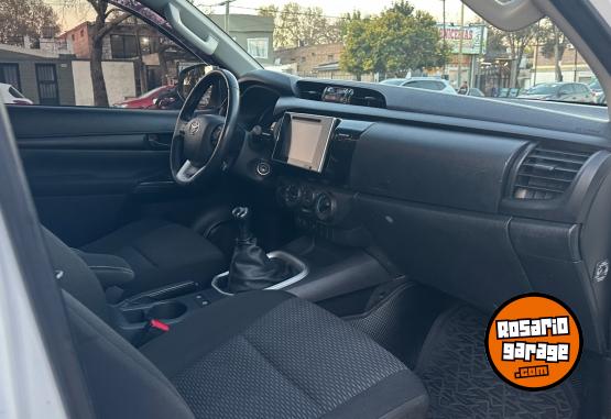 Camionetas - Toyota Hilux D\Cab 4x4 2016 Diesel 200000Km - En Venta