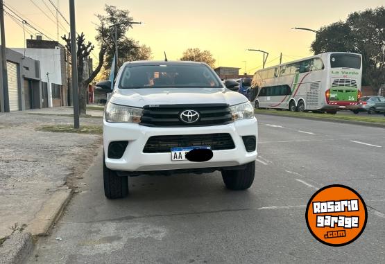 Camionetas - Toyota Hilux D\Cab 4x4 2016 Diesel 200000Km - En Venta