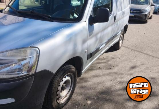 Utilitarios - Peugeot Partner 2015 GNC 116500Km - En Venta