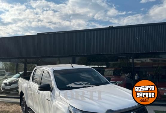 Camionetas - Toyota HILUX SR 2021 Diesel 107000Km - En Venta